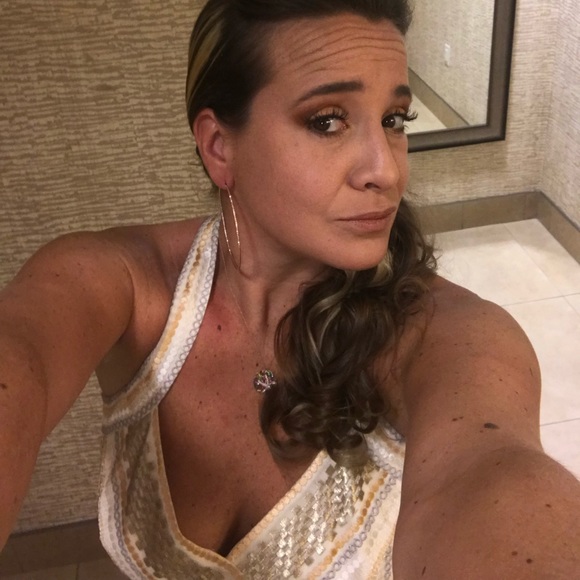 Meet your Posher, Lauren - Picture 1 of 10